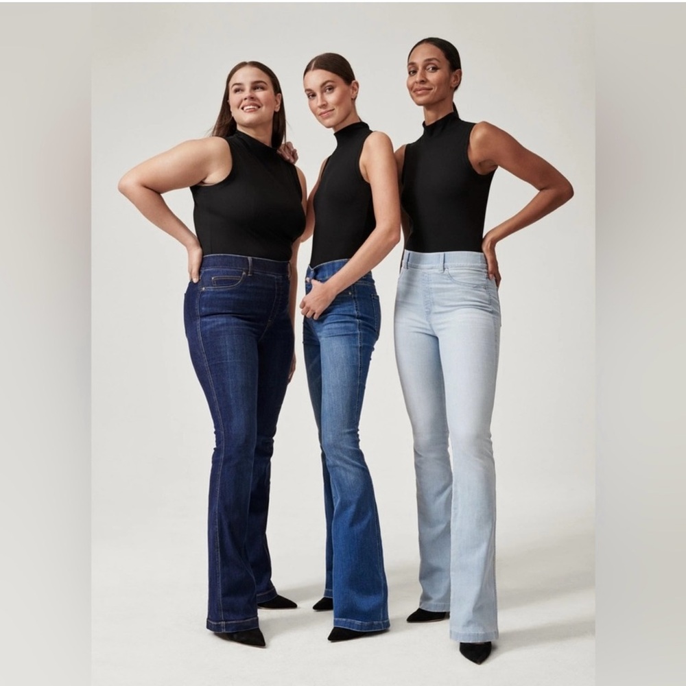 SPANX Women's SPANXshape EveryWear
Flare Jeans size L